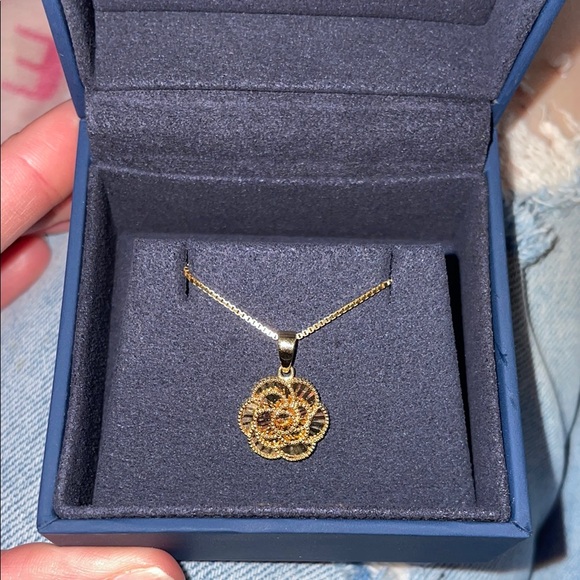 14k Yellow Gold Rose Pendant Necklace